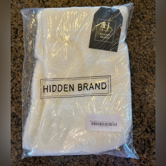 Fuzzy high waisted off white shorts. NWT - Picture 4 of 15